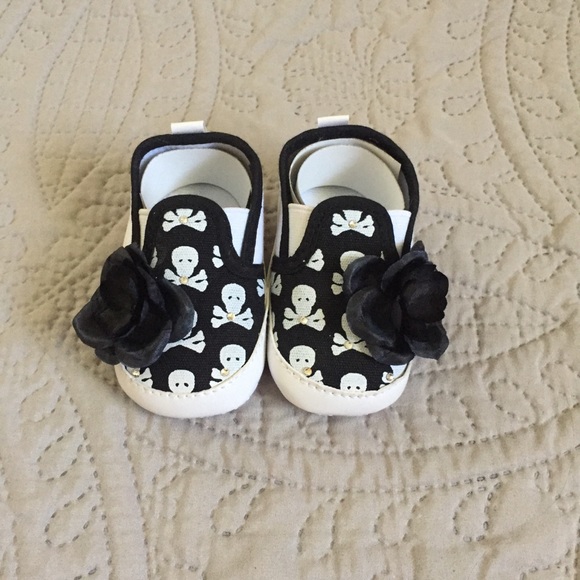 NWOT ADORABLE Infant Skull Rose Rhinestone Shoes - Picture 9 of 10